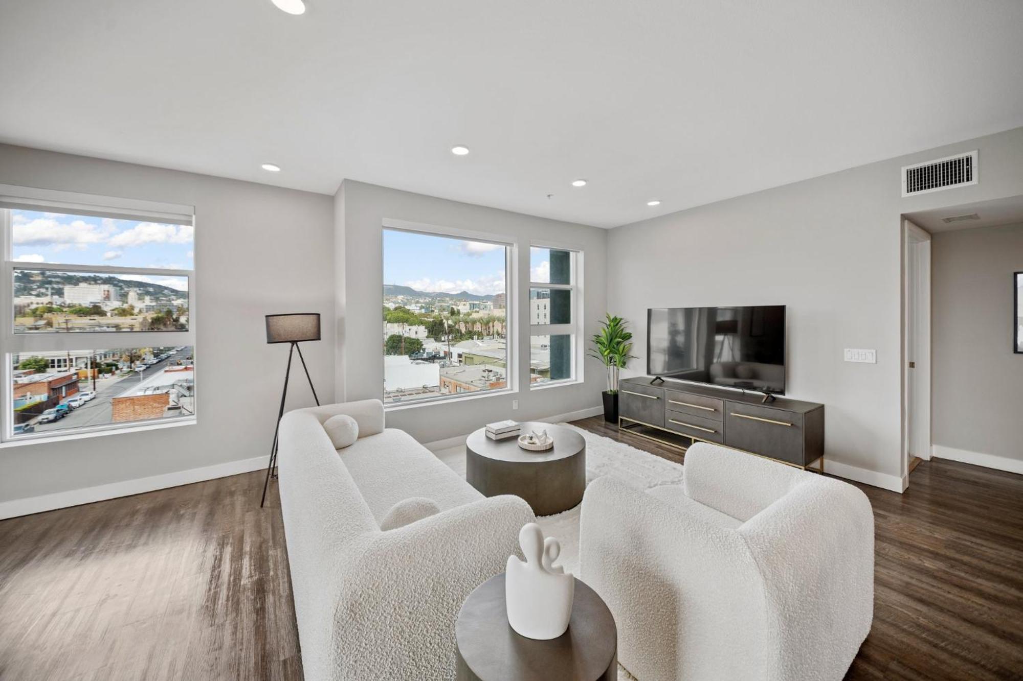 Modern Luxury Oasis In Weho Hollywood Sign Views Apartment