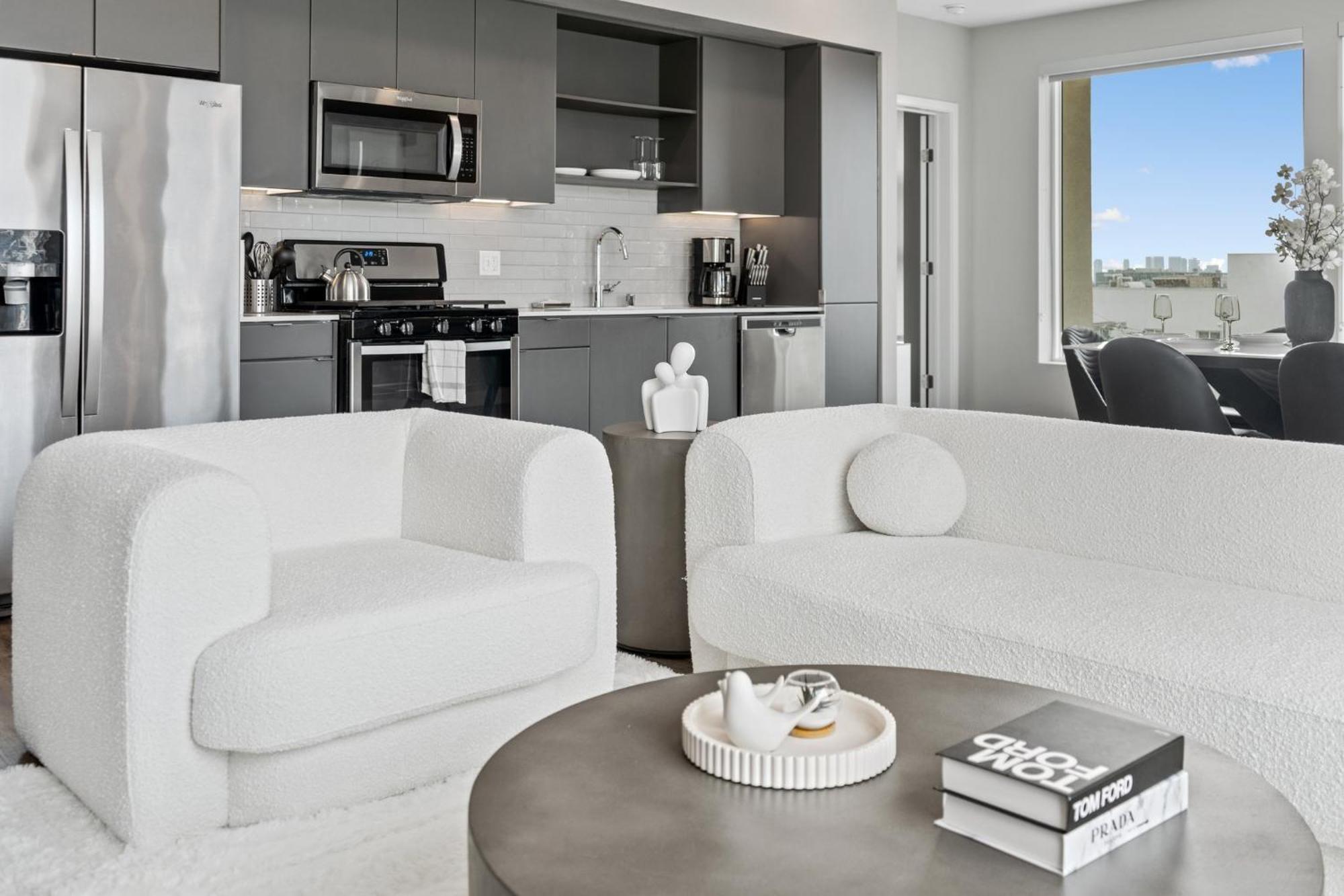 Modern Luxury Oasis In Weho Hollywood Sign Views Apartment